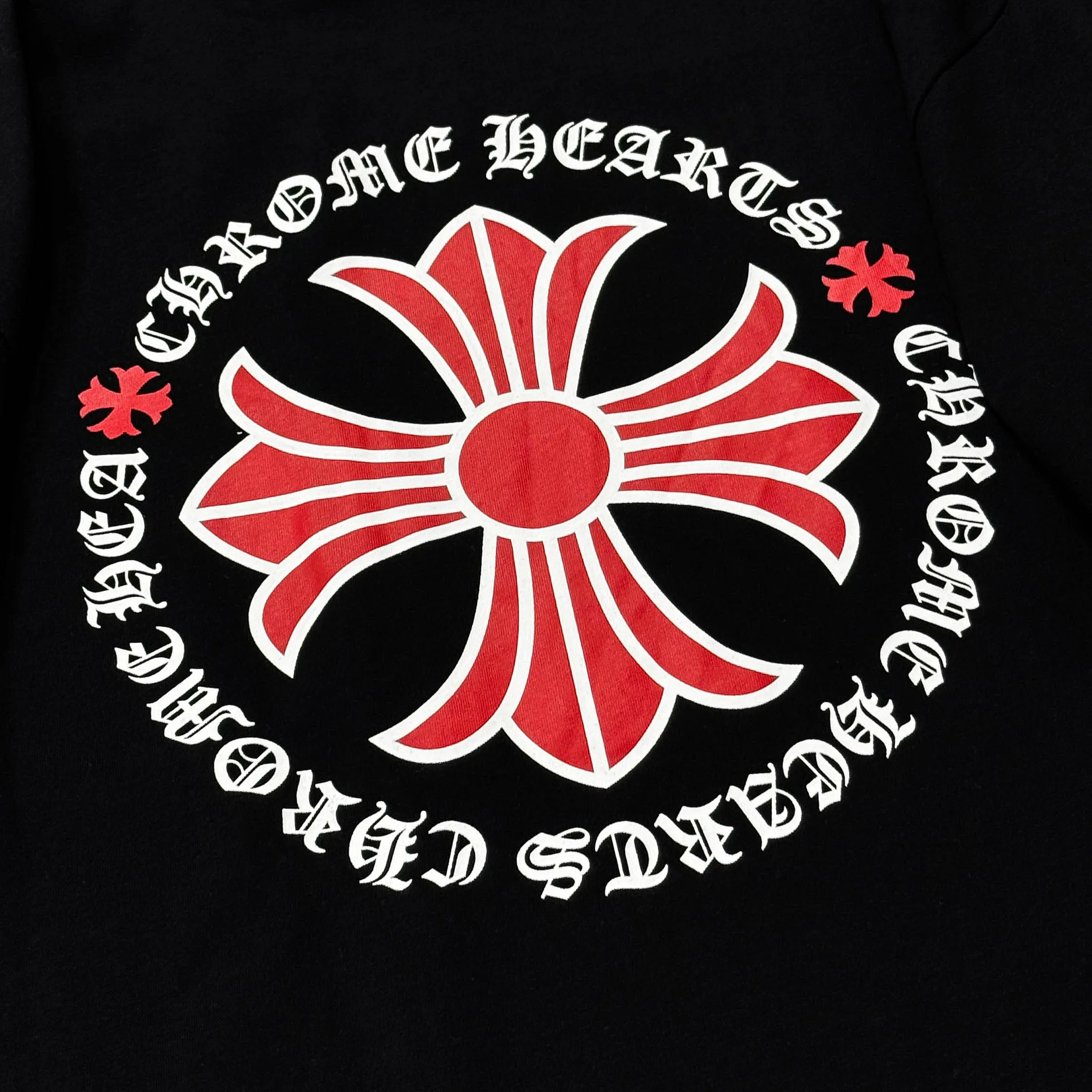 P170 Chrome Hearts 25 high-end versions. The fabric is made of 300 grams of high-density pure cotton. It does not deform or shrink. It has three labels. It is the same style for men and women. Technology: suede foaming + digital printing. Color: white, black. SIZE: S-XL.